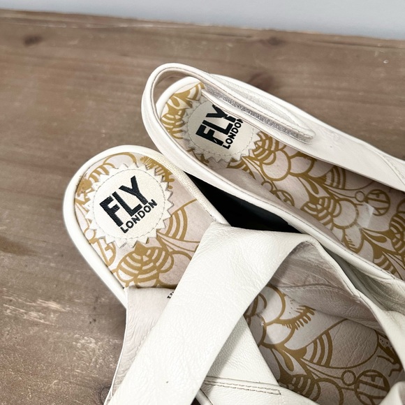 Fly London Yakin Peep Toe Leather Wedges White Size 37 (6.5-7) - Picture 5 of 8